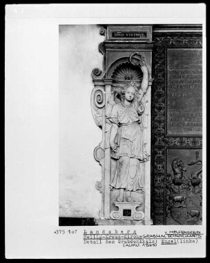 Engelfiguren an den Grabmälern des Ehepaares Schwickart von Helfenstein