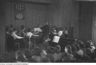 Dresden, Pieschen, Goehlewerk (1947-1962 Sachsenverlag), Riesaer Straße 32. 1. Kreiskonferenz der FDJ - Verkündung der Grundrechte der Jugend, Mai 1946