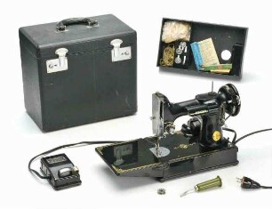 Singer Portable Electric 221-1