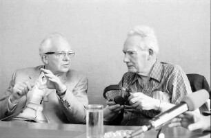 36. Tagung 1986 Chemiker; Pressekonferenz: Peter D. Mitchell, Sir Derek H. R. Barton