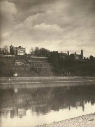 Dresden. Lingnerschloss und Schloss Eckberg. Blick vom linken (Altstädter) Elbufer