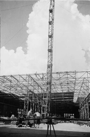 Eberswalde. VEB Kranbau Eberswalde. Montage einer Werkhalle
