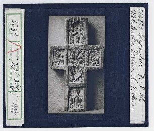 Holzkreuz (7.-8. Jhd.). Berlin, Museum. Stoedtner-Nr. 112829
