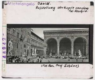 Michelangelo: David. Aufstellung der Kopie vor dem Palazzo Vecchio