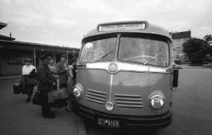 Feiburg: Kraftpost vor Abfahrt am Omnibusbahnhof