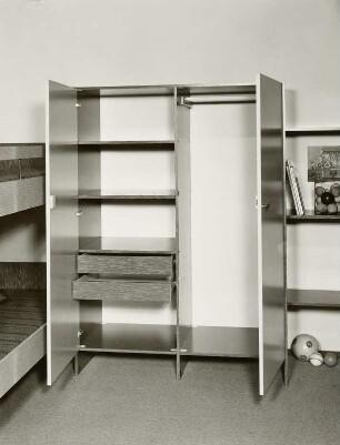 Kleiderschrank