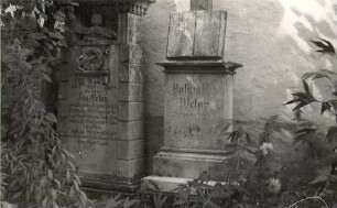 Grabstelle von Julius Wehlan an der Kirche in Schleife : Narowny pomnik Juliusa Wjelana při Slepjanskej cyrkwi