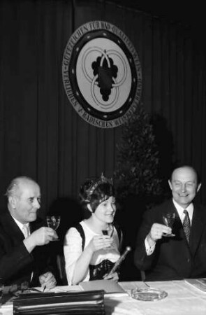 Offenburg: Oberrheinhalle; Präsident Klaus, Badische Weinkönigin Gerda Moser, Ministerpräsident Filbinger