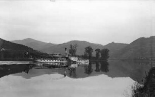 Personen-Seitenraddampfer "Meissen" (1885, Werft Blasewitz) auf der Elbe. Blick von Salesel (Dolni Zalezly/Tschechische Republik) zum Dubitzer Kirchlein