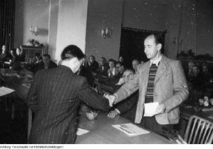 Parteidokumente an Landesleitung, 26. September 1951 & Tagung der Landesleitung der SED, Übergabe der neuen SED-Parteidokumente, 1951