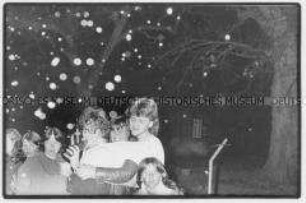 Jugendliche machen Party (Altersgruppe 14-17)