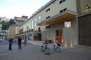 Salzburg - Kleines Festspielhaus : Kleines Festspielhaus abends, aufgenommen 2006 in Salzburg
