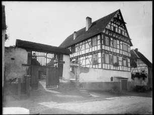 Unteröwisheim Mühlweg Fachwerkhaus ehemaliges Pfarrhaus bis 1856 Außenansicht