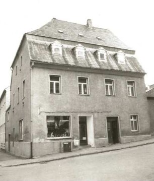 Marienberg, Bergstraße 2. Wohnhaus mit Laden. Straßenansicht