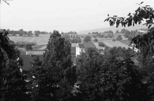 Dottingen: Gemeinde mit Kirchturm; von Süden