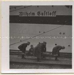 Die Soldaten Adolf Hitlers im Felde, Kraft-durch-Freude-Schiff "Wilhelm Gustloff" als Lazarettschiff vor der Westerplatte