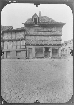 Osterwieck, Neukirchenstraße. Wohnhaus mit Laden. Straßenfront