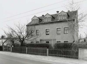 Radebeul, Kötzschenbrodaer Straße 145. Wohnhaus (M. 19. Jh.)