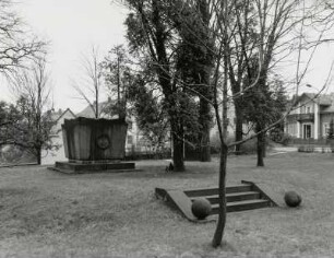 Denkmal für die Gefallenen des 1. Weltkrieges : Denkmal für die Gefallenen des 1. Weltkrieges. Sandstein (um 1925). Neukirch/Lausitz, Kirchhof