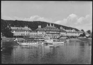 Pillnitz. Schloss mit Elbe und Dampfer
