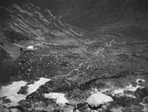 Honshū. Japanische Alpen. Kar am Tateyama