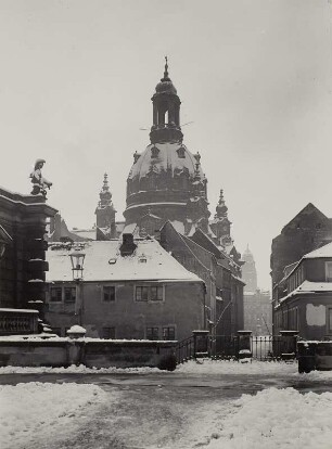 Münzgasse : Dresden, Blick auf die Frauenkirche und in die Münzgasse von der Brühlschen Terrasse