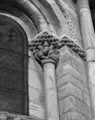 Romanische Kapitelle am Außenbau — Kapitell 4: Mann und Löwe