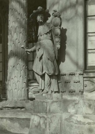 Heymüller, Gottlieb: Schellenspieler. Sandstein, vergoldet. 1755/1756. Potsdam: Park Sanssouci, Chinesisches Teehaus