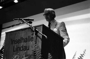 32. Tagung 1982 Physiker; Beim Studentenabend: Vortrag James E. Meade