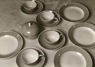 Teeservice "Farbiger Bord" : Teeservice "Farbiger Bord". Meißner Porzellan (nach 1900; Porzellanmanufaktur Meißen)
