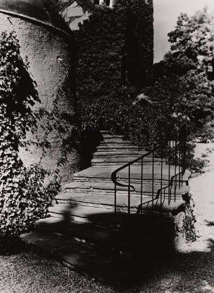 Hakeburg (Wohnsitz des Reichspostministers), Kleinmachnow: Treppe mit Geländer