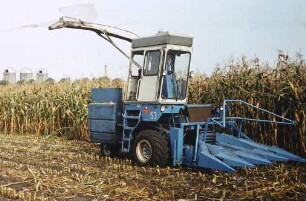 Maisschneidwerk SKA 94 am Feldhäcksler E 281