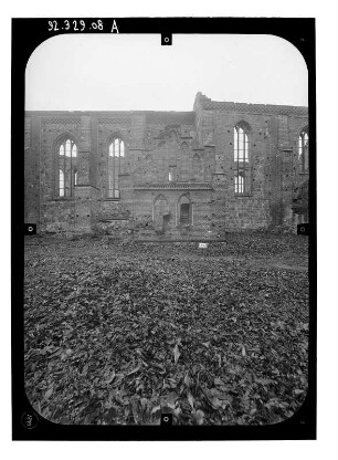 Müncheberg. Ruine der Stadtpfarrkirche St. Marien (Restaurierung 1991-1996). Teilansicht von Norden