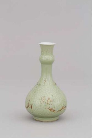 Flaschenvase mit Reliefdekor