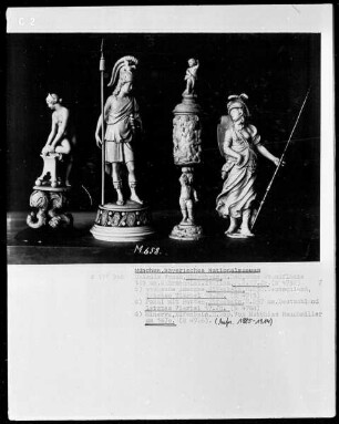 Badende Venus, stehende Amazone, Pokal mit Putten, Minerva