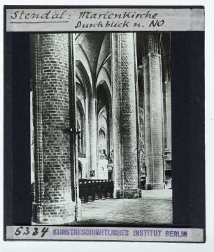 Stendal, Marienkirche : Innenansicht, Blick v. S-Seitenschiff nach NO