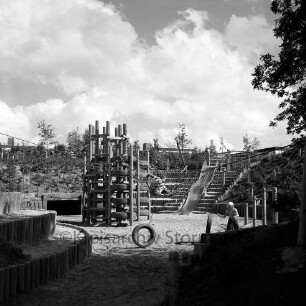 Abenteuerspielplatz der Siedlung Im Hölk ("Ehmkenberg II"): Kinder spielen
