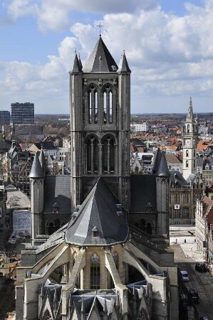 Gent - Sankt Nikolauskirche : Blick vom Belfried-Glockenturm auf die Sankt Nikolauskirche, aufgenommen in Gent am 1. April 2010