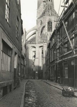 Wismar. St.-Marien-Kirche (14.4.1945 durch Bomben zerstört). Ansicht von Osten auf den Chorumgang