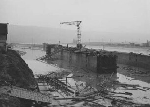 Schleusenbaustelle Hessigheim/Neckar bei Hochwasser