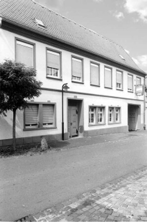 Flörsheim, Taunusstraße 6