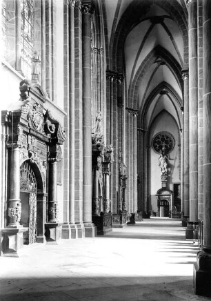 Paderborn, Hoher Dom : Paderborn. Hoher Dom Sankt Maria, Liborius und Kilian. Nördliches Seitenschiff nach Osten zum Heiligen Christopherus (1619; H. Gröninger)
