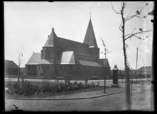 Niederlande, Hilversum. Blick von Nordosten auf die Heilig Hartkerk