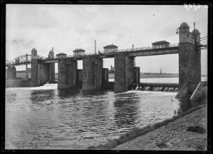 Duisburg-Ruhrort. Ruhrschleuse