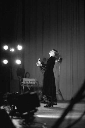 Gastspiel der Sängerin Mireille Mathieu in Karlsruhe