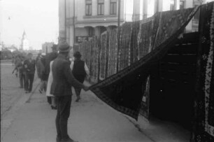 Bukarest: Teppiche am Boulevard Albert