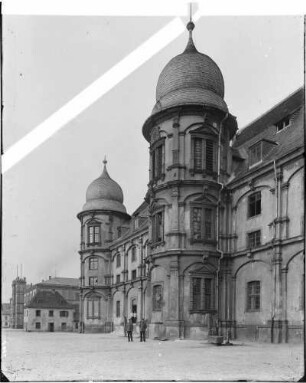 Karlsruhe Schloss Gottesau Westfassade, mittlerer und nördlicher Turm von Südwesten