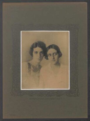 Suplemento de "Anales" : [Fotografía de] Señoritas Aurelia y María Elena Campisteguy Maccio