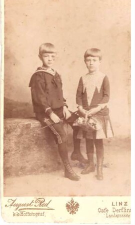 Foto Junge und Mädchen im Atelier