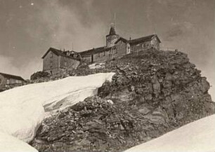 Hohe Tauern/Österreich. Goldberggruppe. Zittelhaus (Meteorologische Station) auf dem Hohen Sonnblick (3106 m)